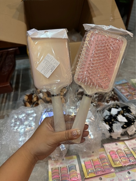 Lược gỡ rối bản to hologram