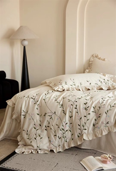 Bộ ga kem cây dây leo | Cotton Linen Satin thêu thủ công - Viền bèo - MBY02.01