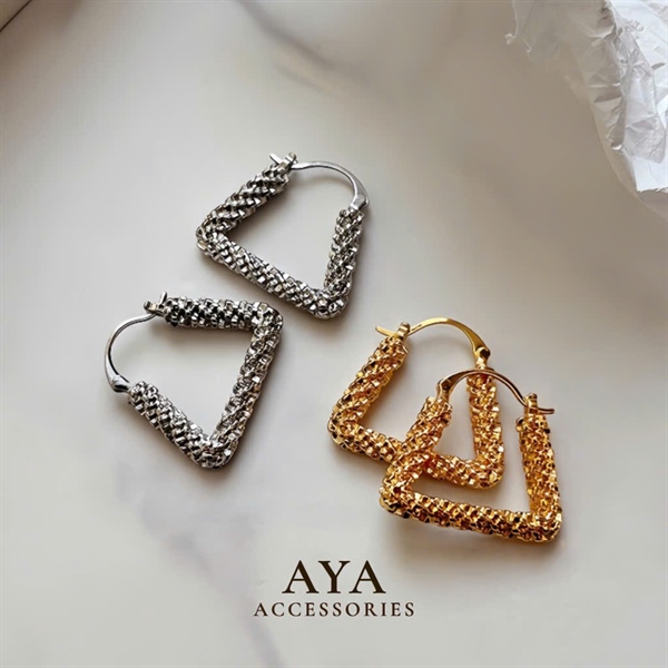 TRIANGLE LUXE EARRINGS