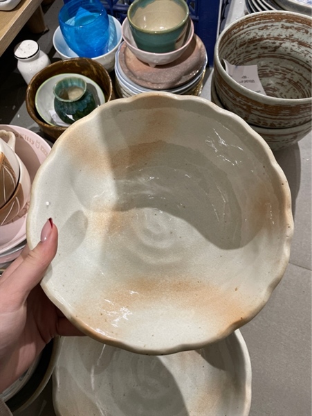 Bát trắng loang hồng miệng xoắn size 21x6cm