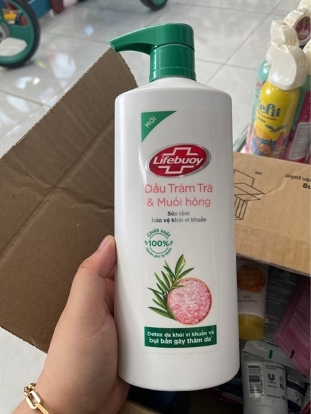 Sữa tắm Lifebuoy tràm trà & muối hồng chai 500g