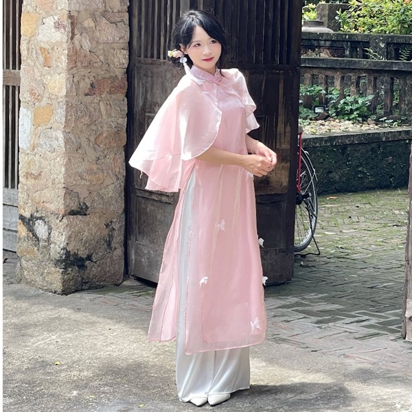 Set Áo Dài Cổ Yếm Đính Bướm (Kèm Choàng & Quần) - AD17