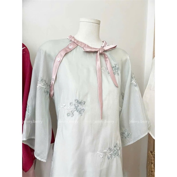 Áo dài xanh ngọc 4 tà nơ hồng