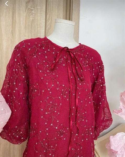 Áo dài đỏ kim sa