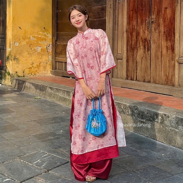 Áo dài hồng phối đỏ 4 tà