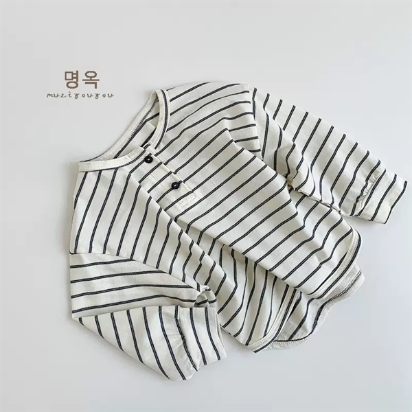 Áo sọc đen tay dài