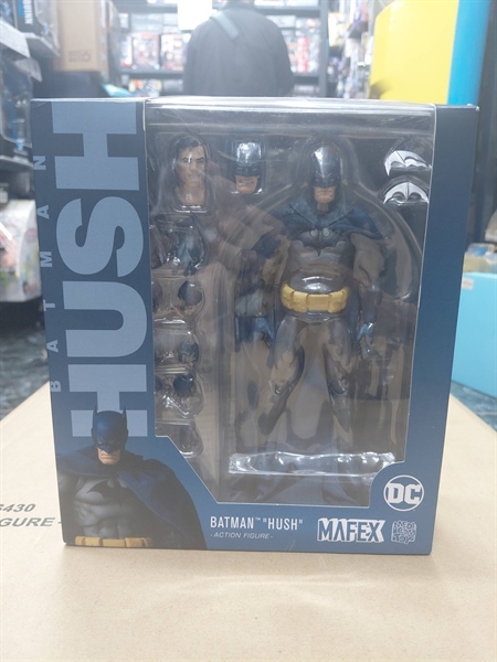 (2ND-GÃY CHỐT ÁO CHOÀNG) MAFEX NO. 105 BATMAN "HUSH"