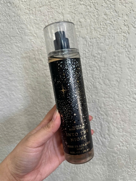 Xịt body into the night đen 236ml