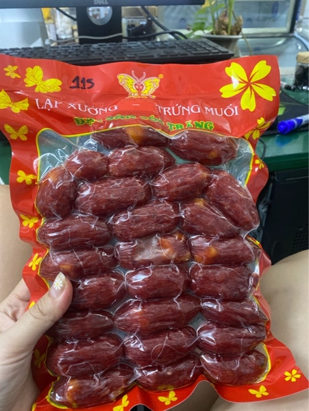 Lạp xưởng trứng muối đặc sản miền Tây