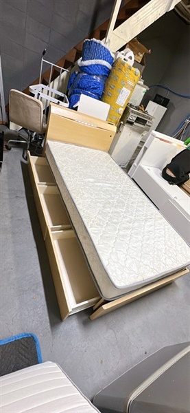 Giường đơn 3 ngăn kéo đầu có đèn ổ cắm vàng