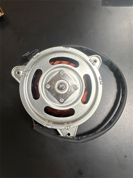 Củ quạt Dàn nóng Ford Transit 2014 nhỏ có trở