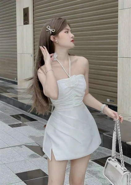 Váy hoa trắng cúp ngực