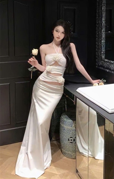 Váy body hoa hồng trắng LSEOUL