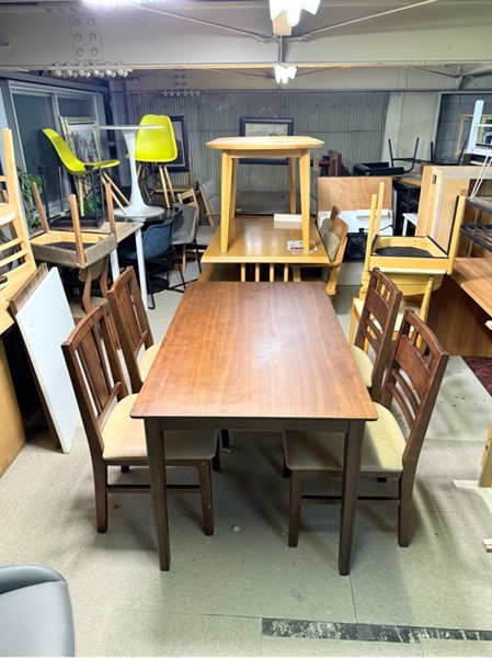 Set bàn ăn 4 ghế nâu lót da