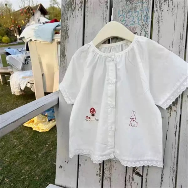 Áo trắng thỏ