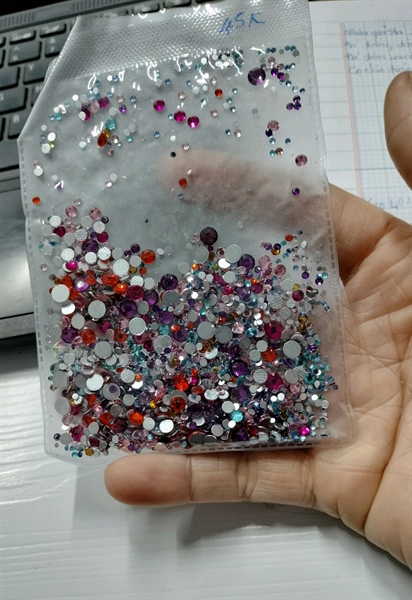 Đá chân bạc tròn mix size, màu 1440v