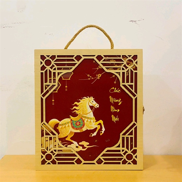 Hộp gỗ thông đựng rượu quà Tết KIM MÃ
