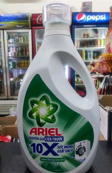 Nước giặt Ariel cửa trước chai 2,7kg