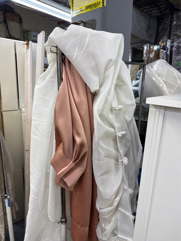 Set rèm hồng và trắng