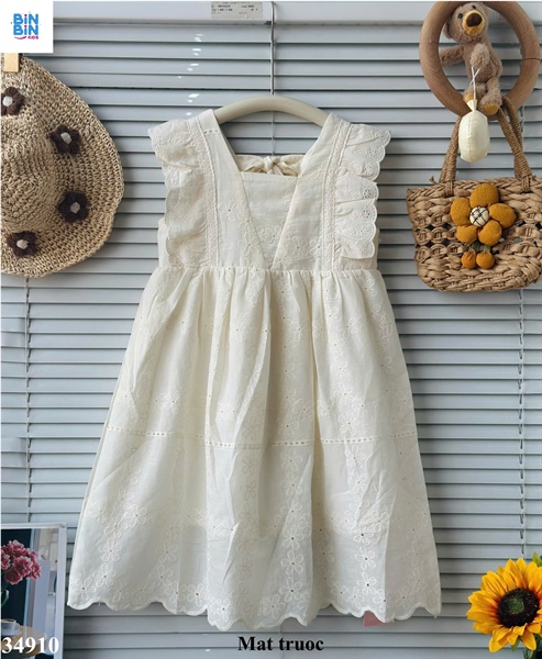 34910-Đầm SN cổ u kem