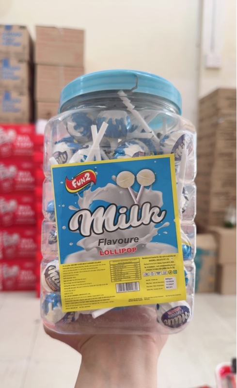 Hủ kẹo mút sữa Milky 660g ( Xanh dương )