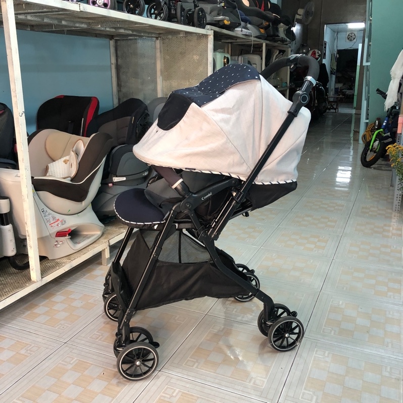 Xe đẩy Combi Sugocal Compact