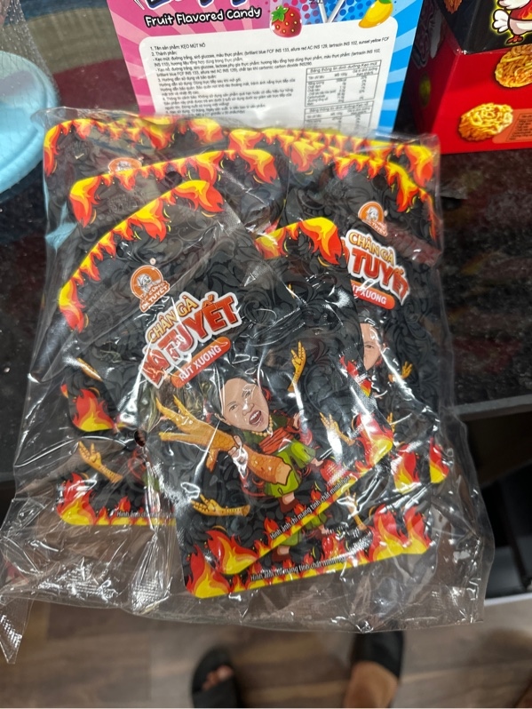 Chân gà rút xương bà Tuyết 26g (26g*200 gói/thùng) (Gói)