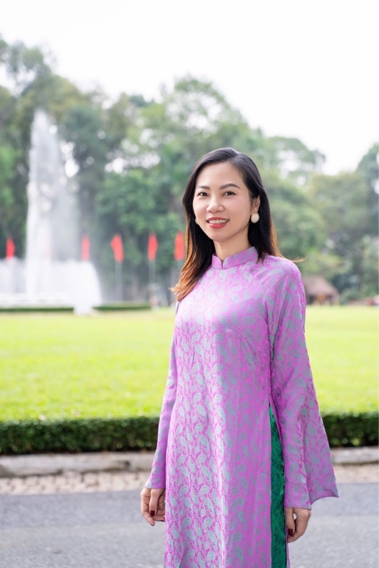 Áo dài tơ tằm suông cổ tay dài loe