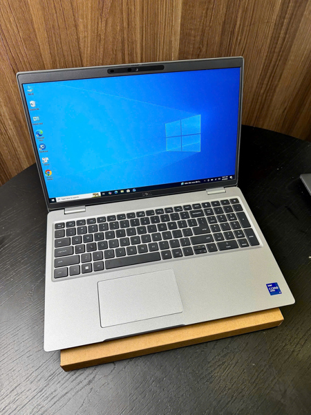 Dell Latitude 5520 i7-1185G7 | 8/16G | 256G |15.6" FHD IPS